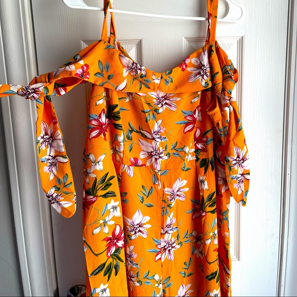 2Xl yellow floral jumper 🌼